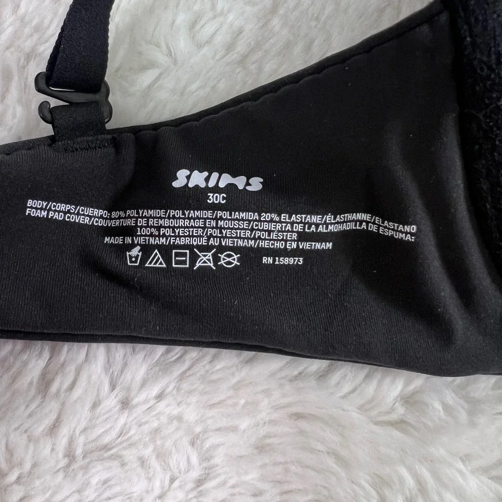 SKIMS Fits Everybody T-Shirt Bra Onyx Black BR-UWR-2294 Underwire Size 30C NEW‎
